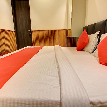 OYO 28373 Hotel Shri Sai Delhi  Buitenkant foto