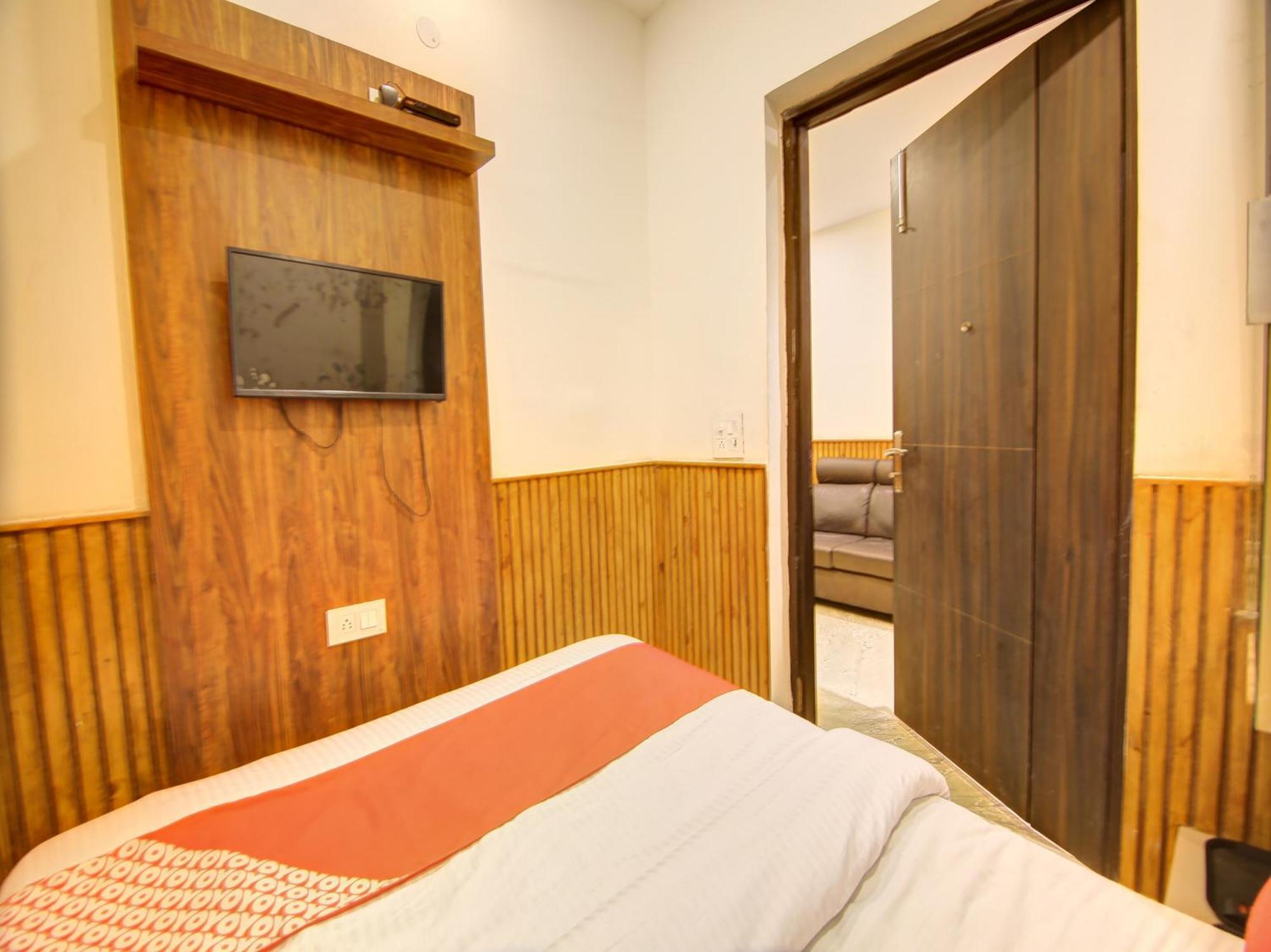 OYO 28373 Hotel Shri Sai Delhi  Buitenkant foto