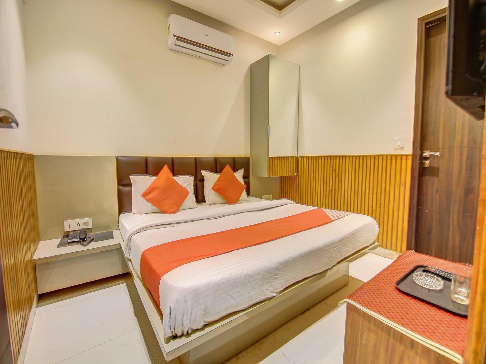 OYO 28373 Hotel Shri Sai Delhi  Buitenkant foto
