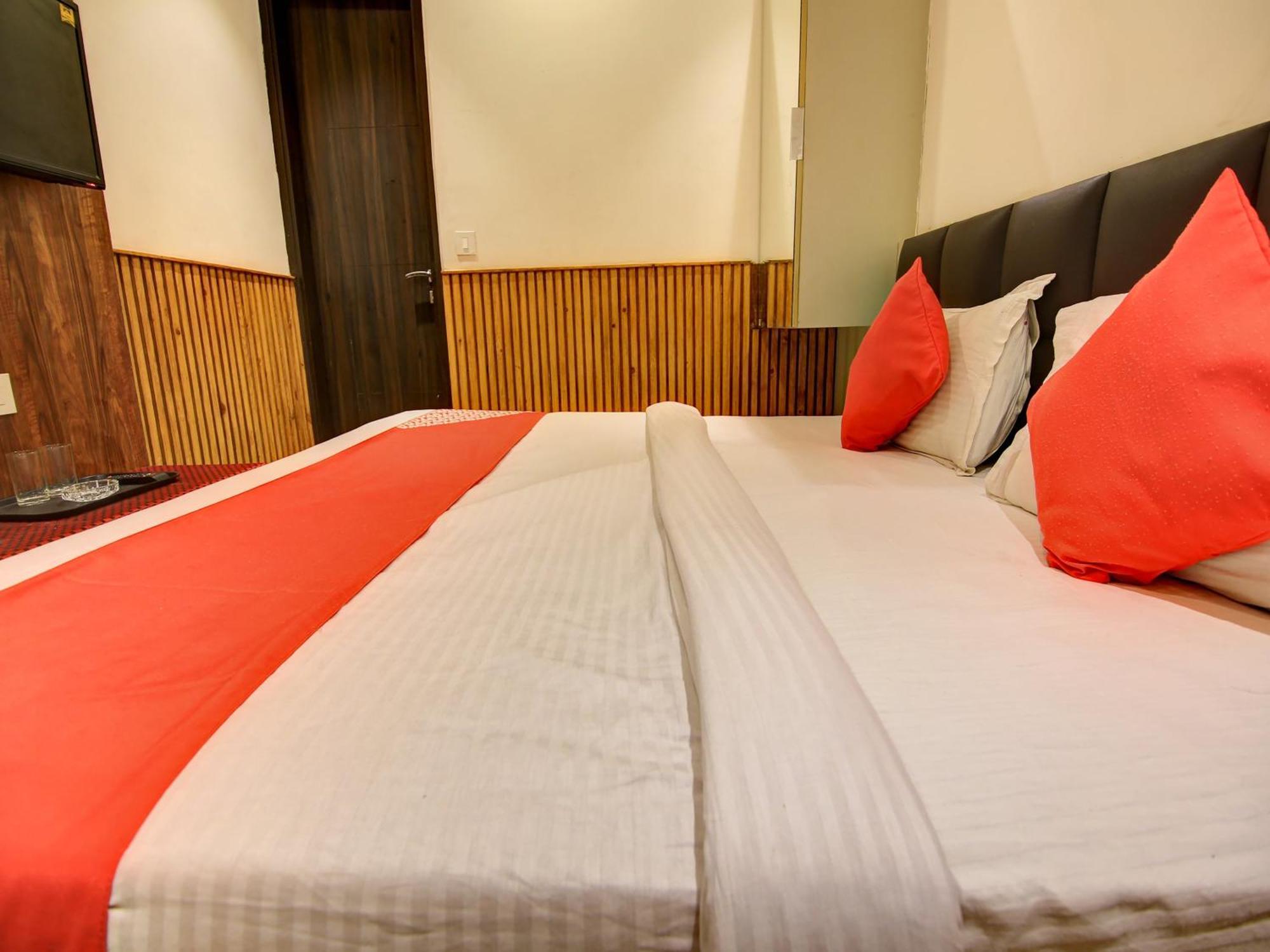 OYO 28373 Hotel Shri Sai Delhi  Buitenkant foto