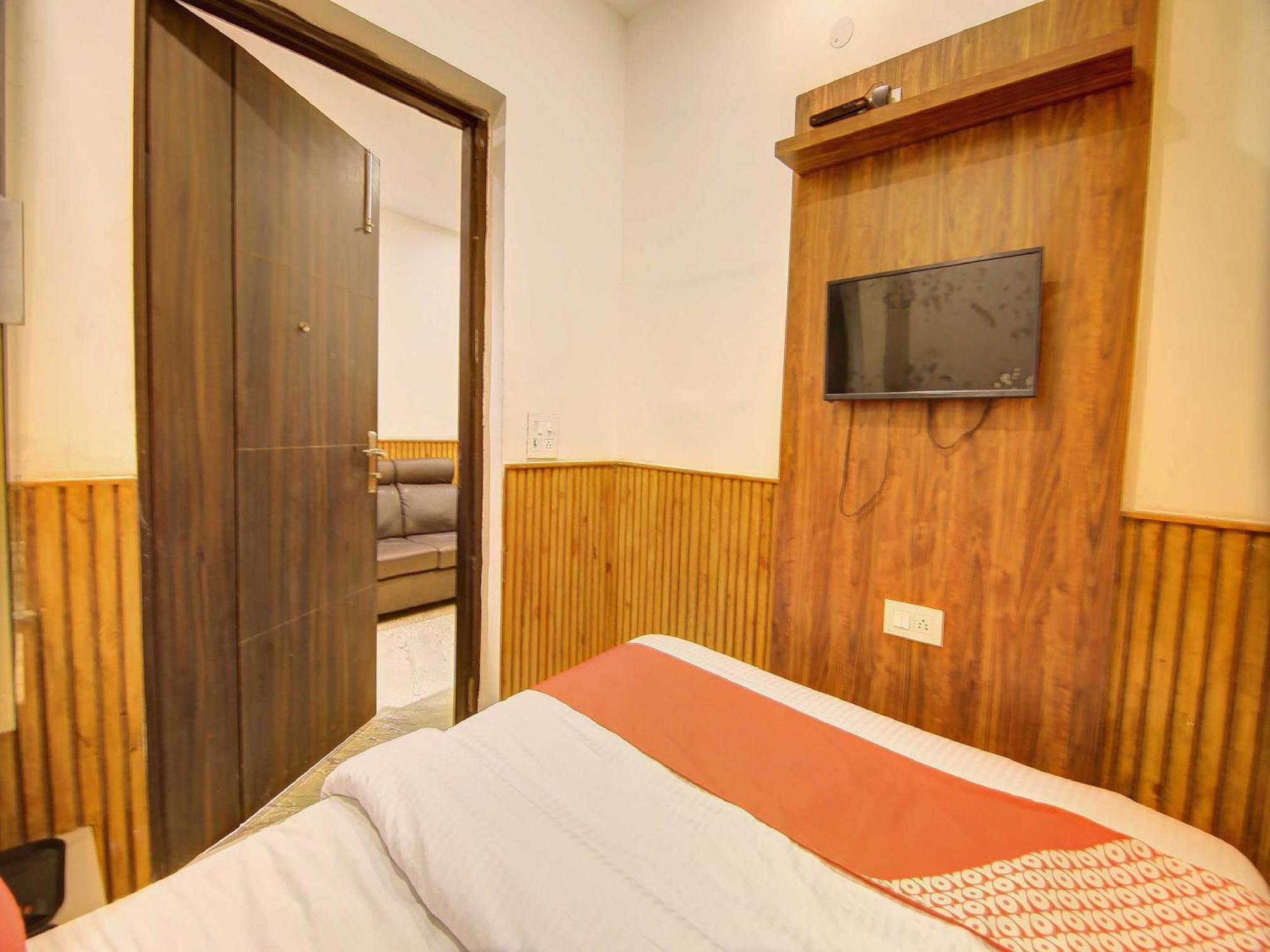 OYO 28373 Hotel Shri Sai Delhi  Buitenkant foto