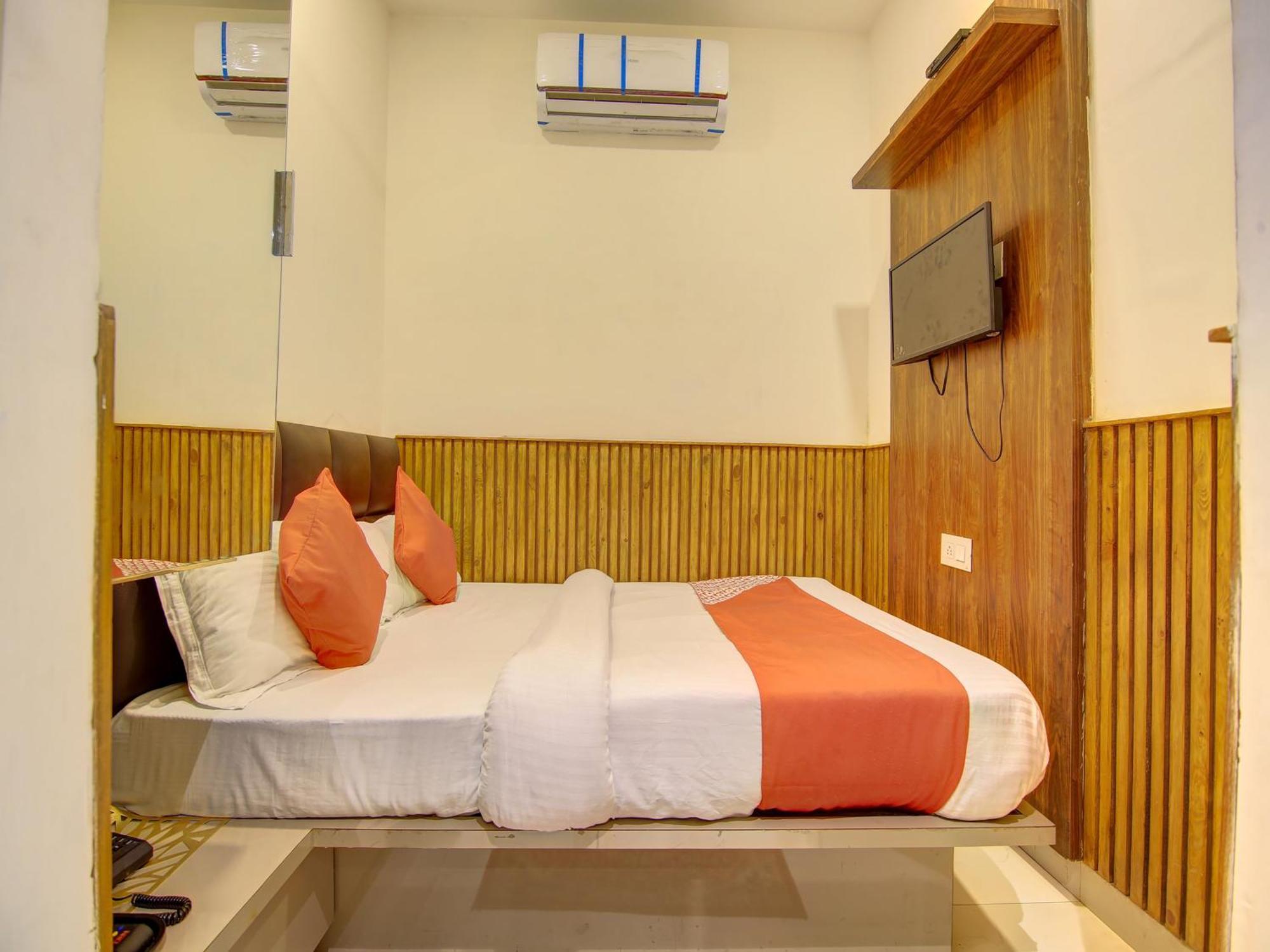 OYO 28373 Hotel Shri Sai Delhi  Buitenkant foto
